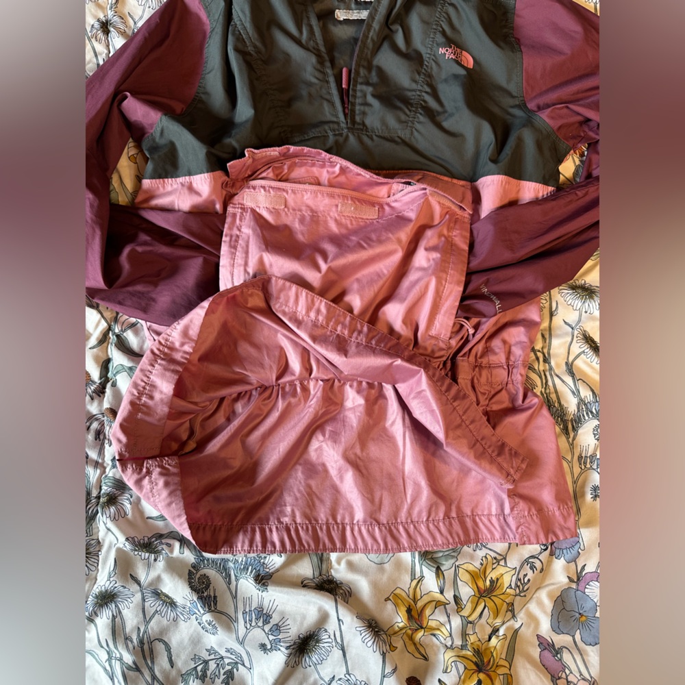 The North Face Pink and Black Jacket women’s size small. - Picture 3 of 10